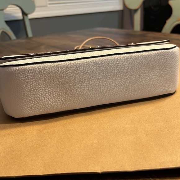 Coach Marvel Jes Messenger In Signature Canvas With Patches. - Picture 9 of 10